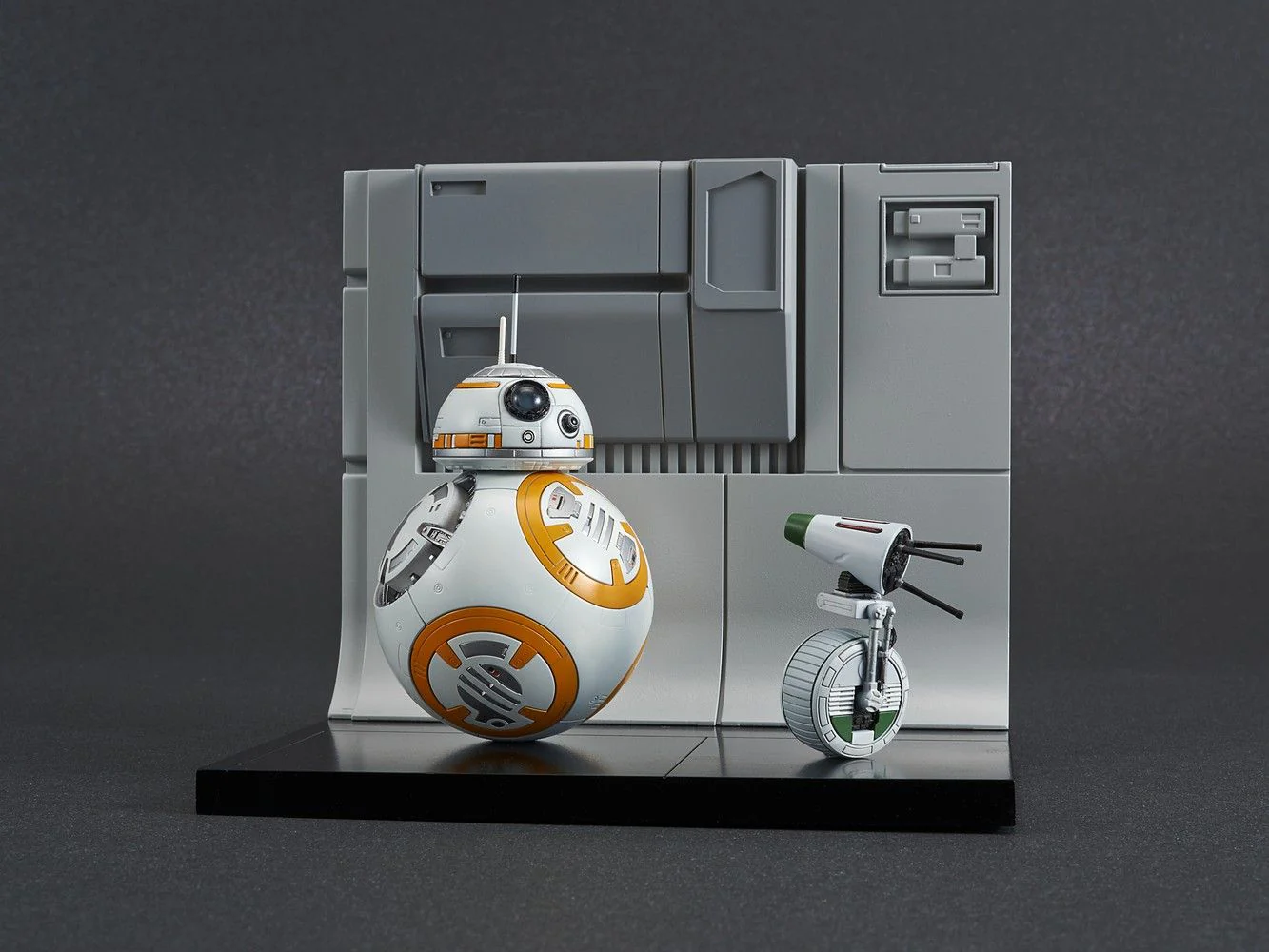 BB-8 & D-O (Rise of Skywalker) Diorama Set 1/12 Scale Model Kit - Image 5
