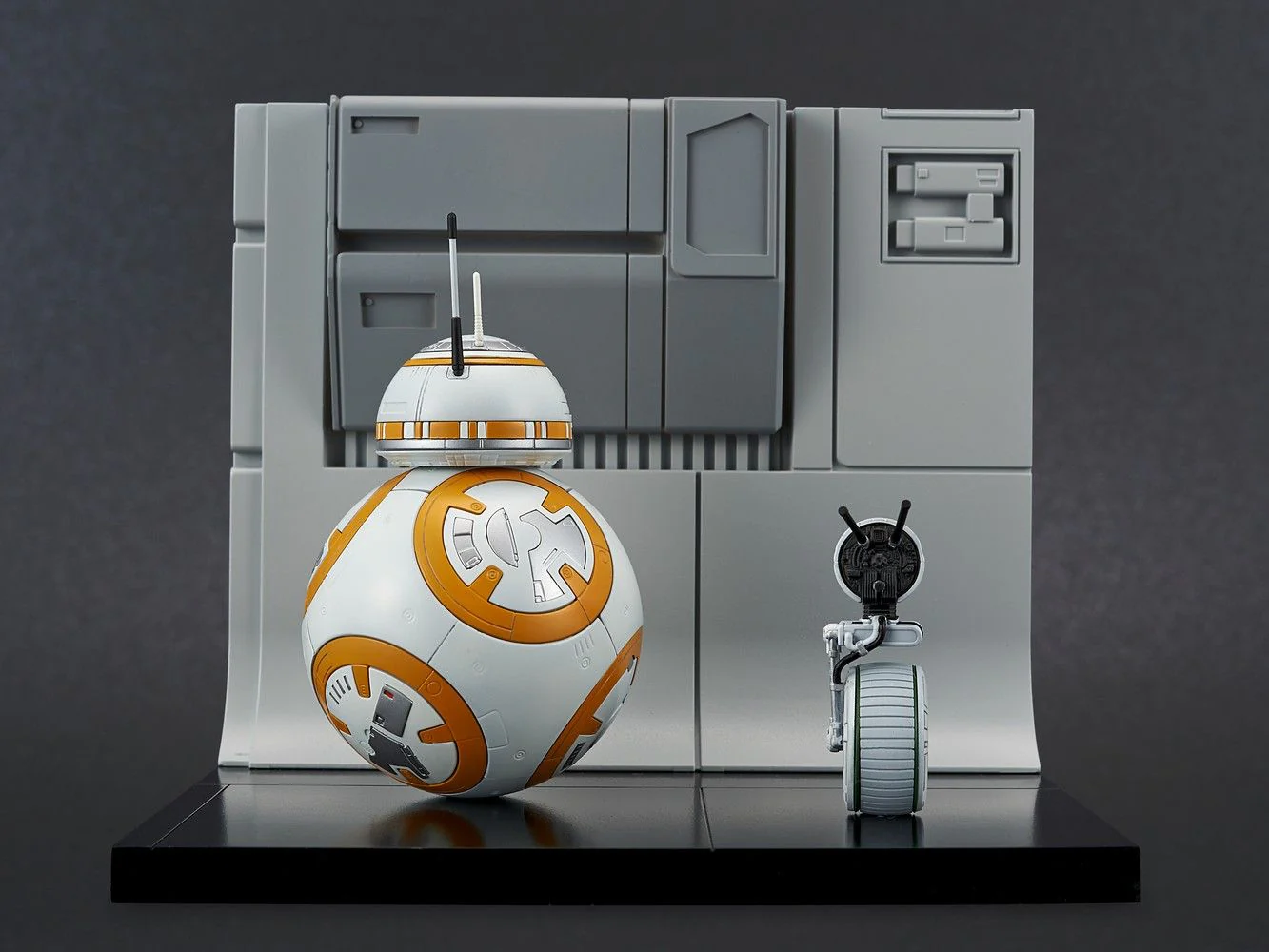 BB-8 & D-O (Rise of Skywalker) Diorama Set 1/12 Scale Model Kit - Image 6