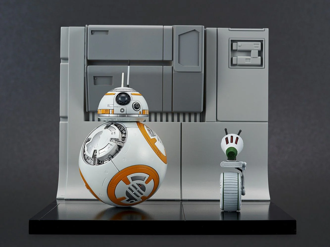 BB-8 & D-O (Rise of Skywalker) Diorama Set 1/12 Scale Model Kit - Image 7