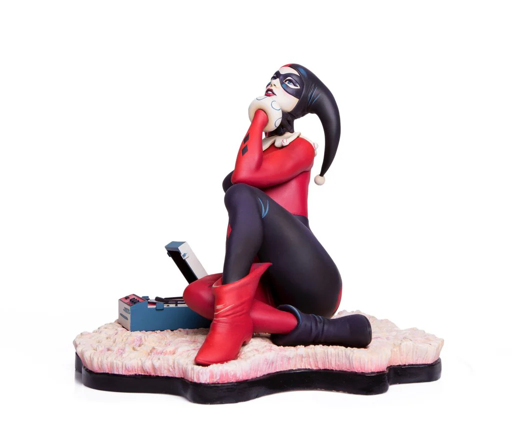 DC Comics - Waiting for My J Man Harley Quinn Statue - Image 7
