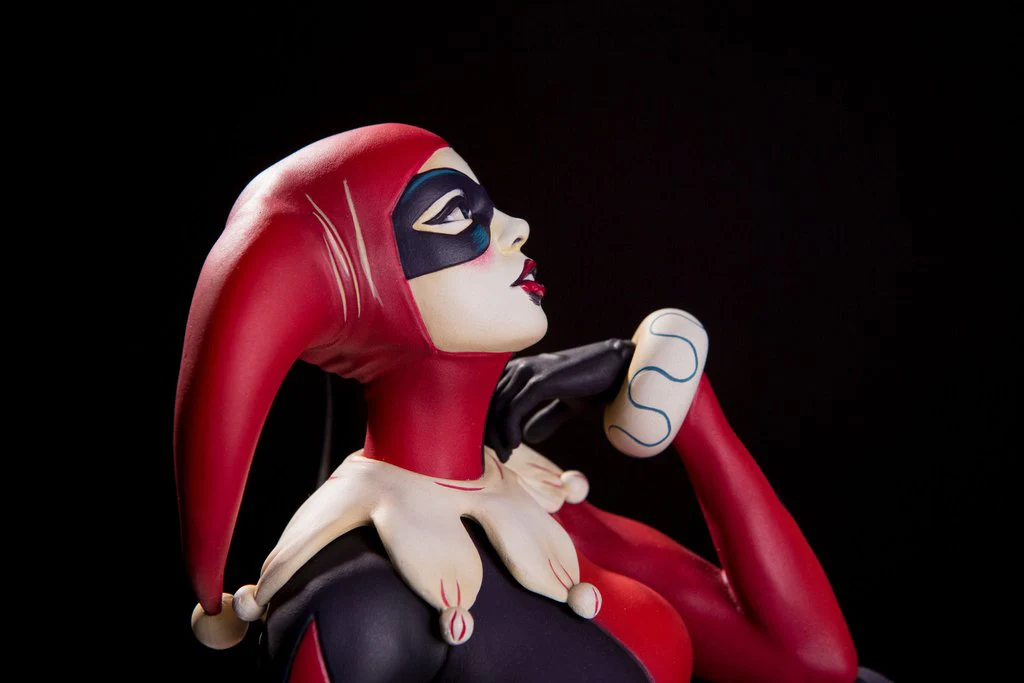 DC Comics - Waiting for My J Man Harley Quinn Statue - Image 9