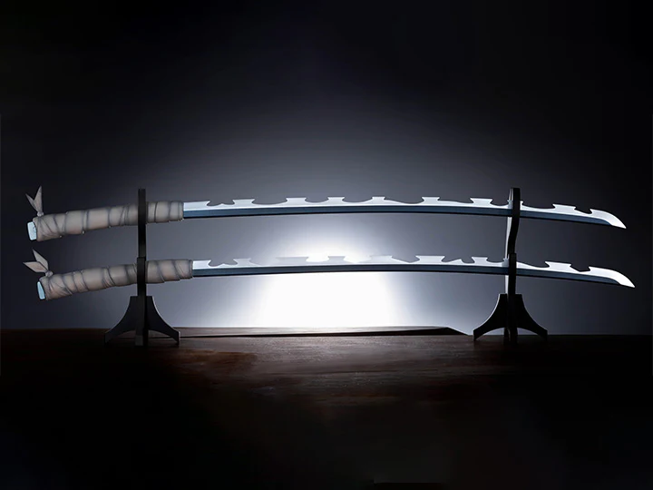 Demon Slayer: Kimetsu no Yaiba Proplica - Inosuke Hashibara's Nichirin Sword