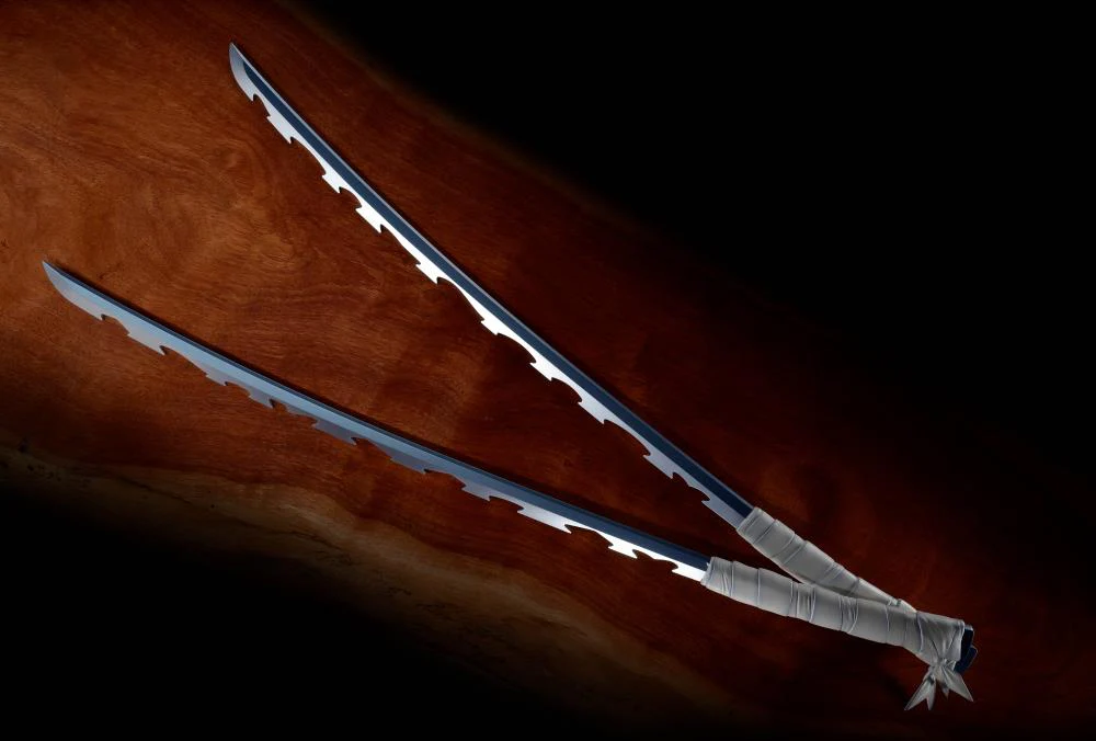 Demon Slayer: Kimetsu no Yaiba Proplica - Inosuke Hashibara's Nichirin Sword - Image 2
