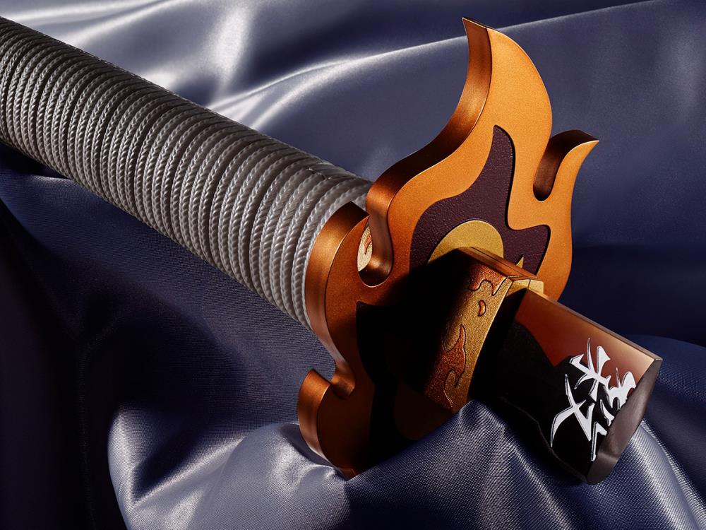Demon Slayer: Kimetsu no Yaiba Proplica - Kyojuro Rengoku's Broken Nichirin Sword - Image 6