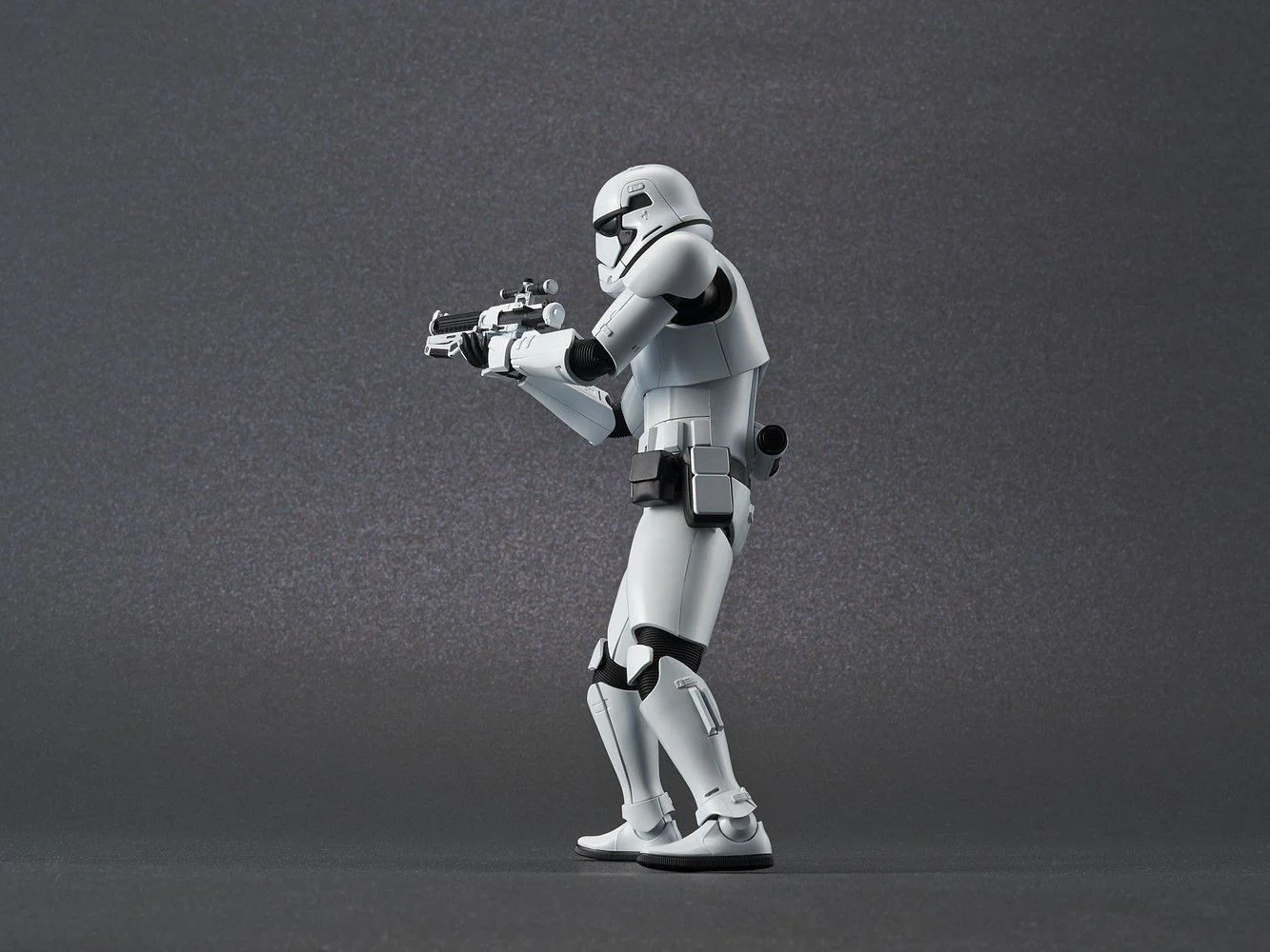 First Order Stormtrooper (Rise of Skywalker) 1/12 Scale Model Kit - Image 7