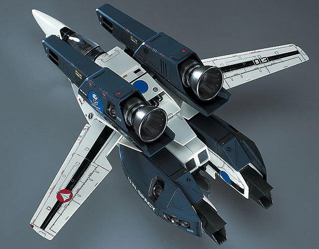 "Macross: DYRL" #17 VF-1 Super/Strike Valkyrie 1/72 Model Kit - Image 3