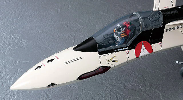 Macross Plus - YF-19 1/48 Model Kit - Image 4