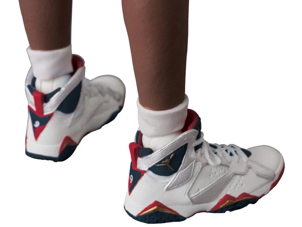Michael Jordan (1992 Team USA) MAFEX No. 132 - Image 11