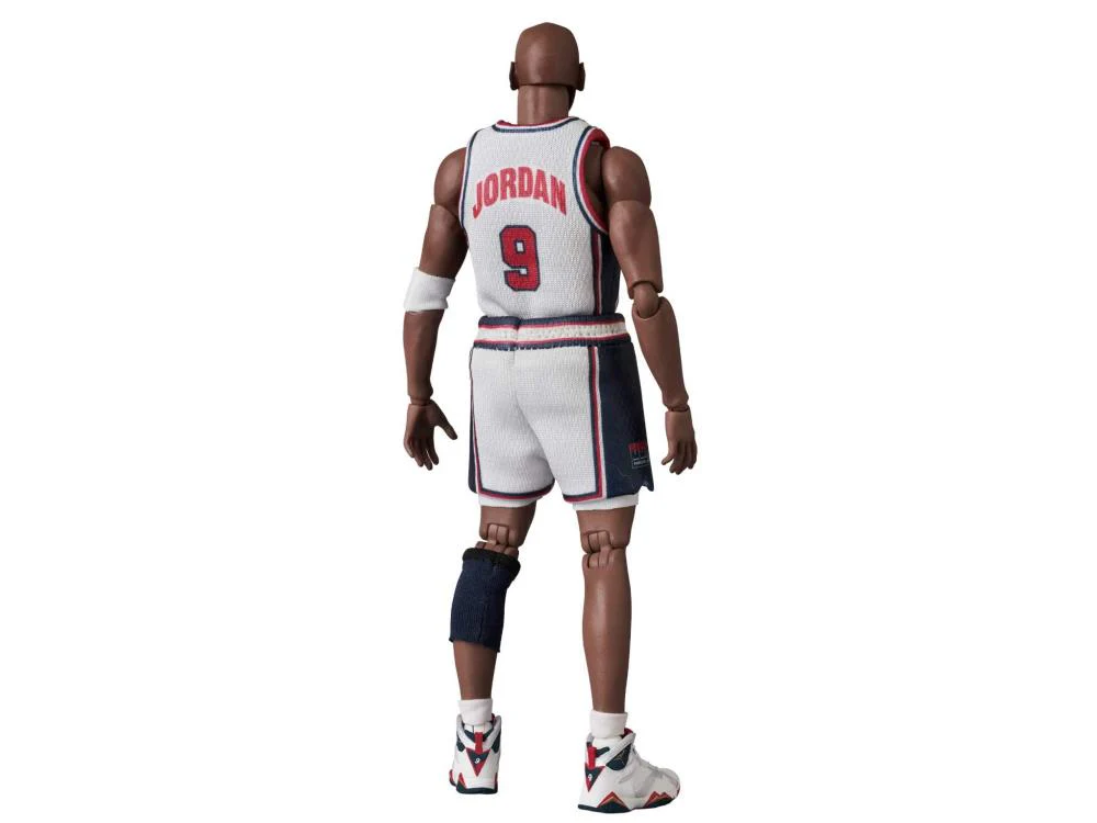Michael Jordan (1992 Team USA) MAFEX No. 132 - Image 3