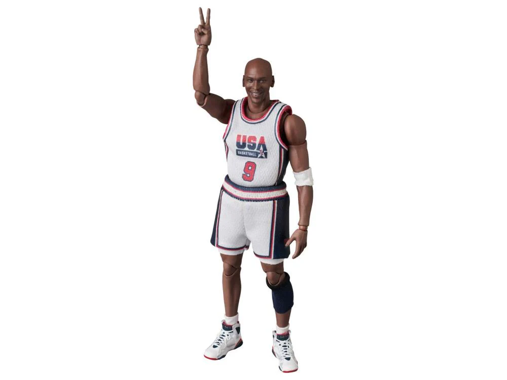 Michael Jordan (1992 Team USA) MAFEX No. 132 - Image 4