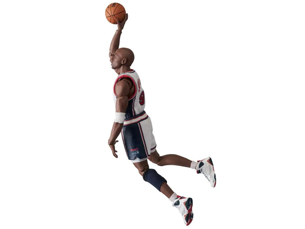 Michael Jordan (1992 Team USA) MAFEX No. 132 - Image 7