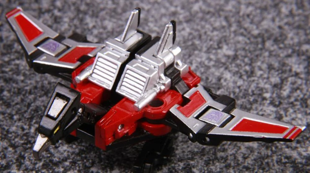 MP-13 Masterpiece Soundwave With Laserbeak - Image 5