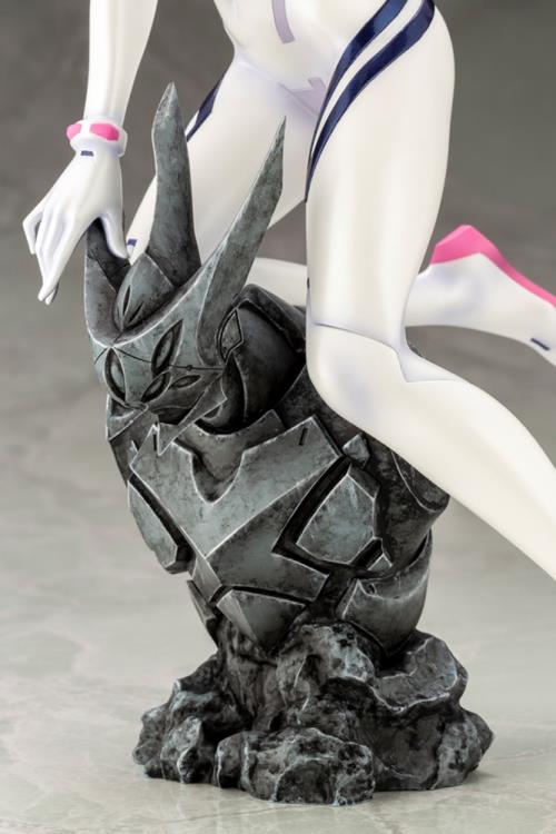 Neon Genesis Evangelion: Mari Makinami Illustrious (White Plugsuit Ver.) 1/6 Statue - Image 11