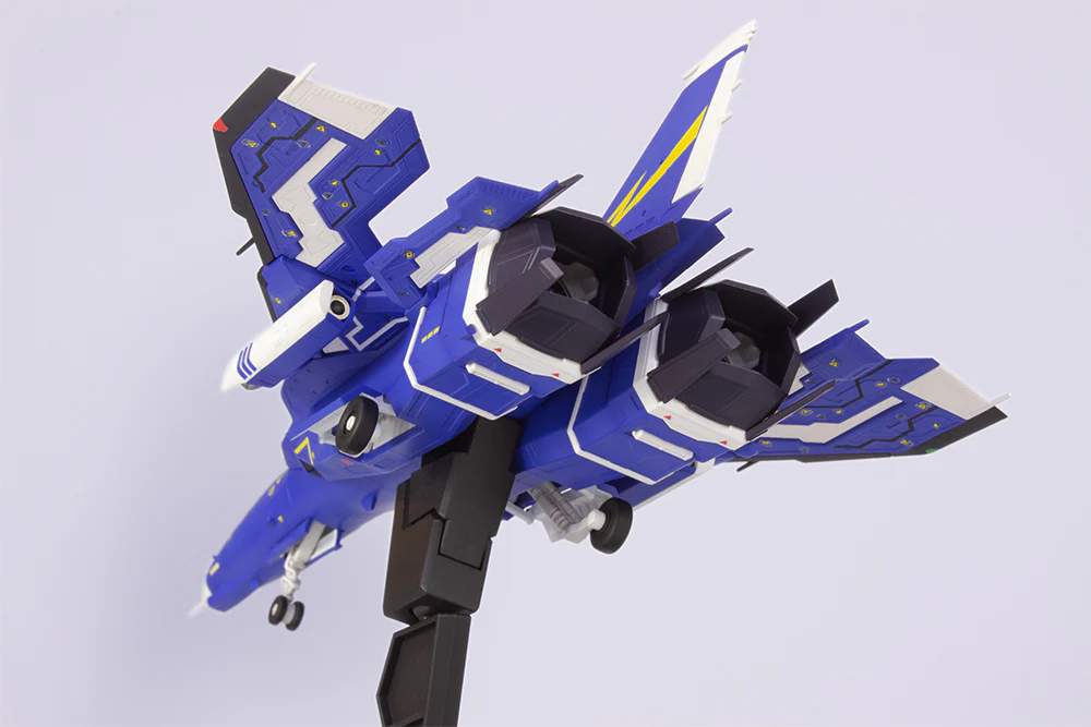 Raiden V Director's Cut FT-00004A Azuma (2P Color Ver.) 1/100 Scale Model Kit - Image 3