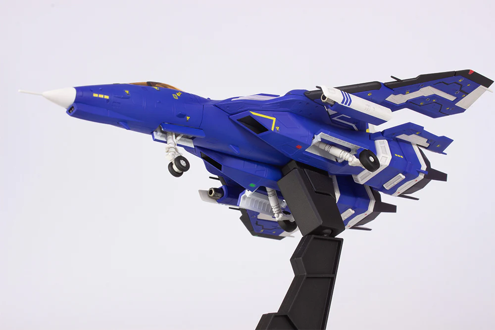 Raiden V Director's Cut FT-00004A Azuma (2P Color Ver.) 1/100 Scale Model Kit - Image 4