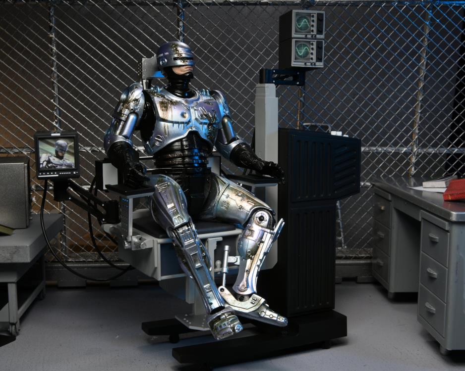 RoboCop - Ultimate Battle Damaged RoboCop with Chair - Image 2