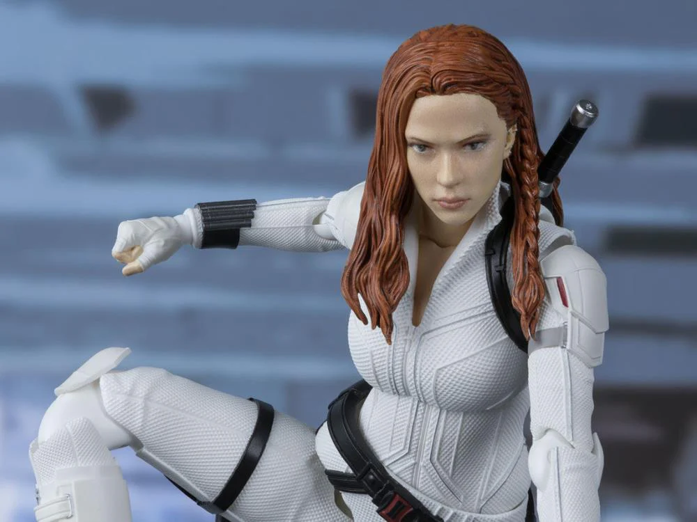 S.H. Figuarts - Black Widow: Black Widow (White Snow Suit Ver.) P-Bandai Exclusive - Image 4