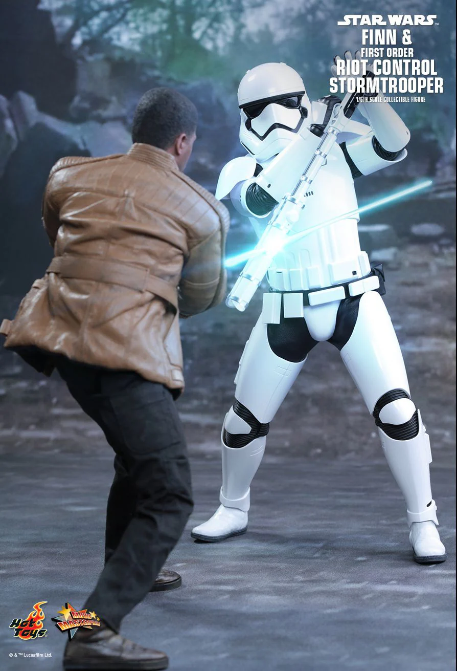 Star Wars Episode VII: Finn and First Order Riot Control Stormtrooper MMS346 - Image 3
