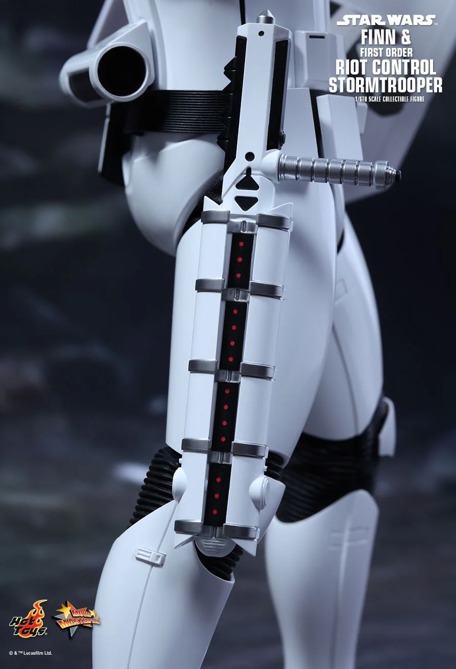 Star Wars Episode VII: Finn and First Order Riot Control Stormtrooper MMS346 - Image 6