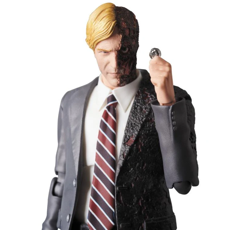 The Dark Knight: Harvey Dent MAFEX No. 054 - Exclusive - Image 5