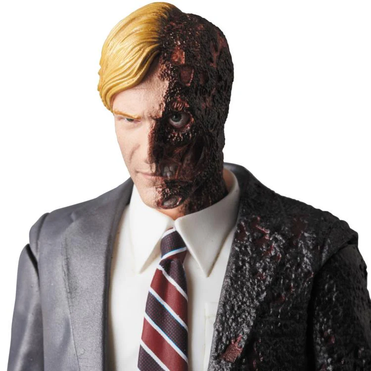 The Dark Knight: Harvey Dent MAFEX No. 054 - Exclusive - Image 6