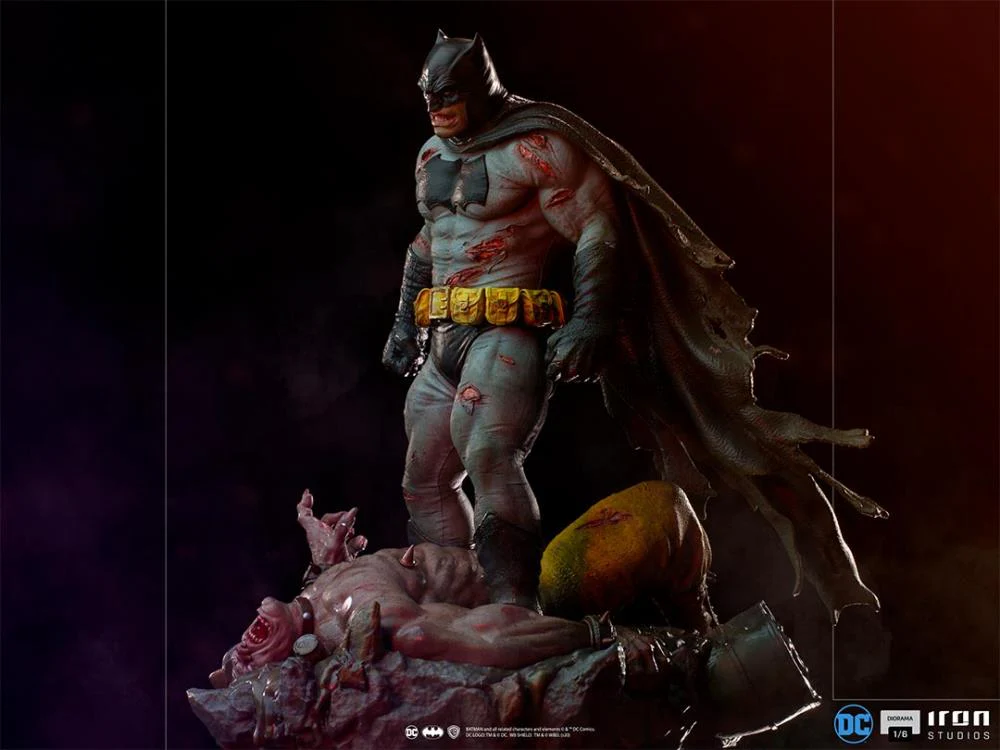 The Dark Knight Returns Batman 1/6 Scale Limited Edition Diorama Statue - Exclusive - Image 2