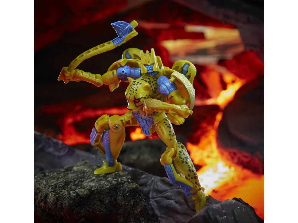 Transformers WFC - Kingdom Deluxe Cheetor - Image 4
