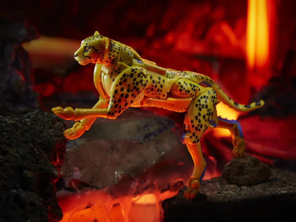 Transformers WFC - Kingdom Deluxe Cheetor - Image 5