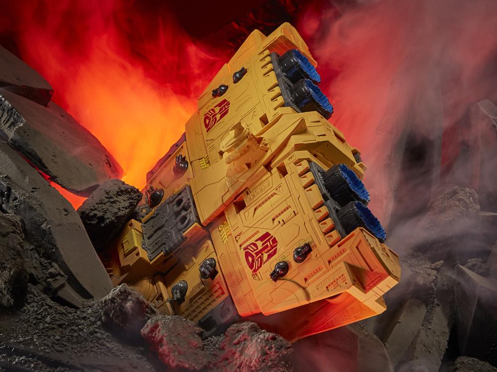 Transformers WFC: Kingdom Titan WFC-K30 Autobot Ark - Image 6