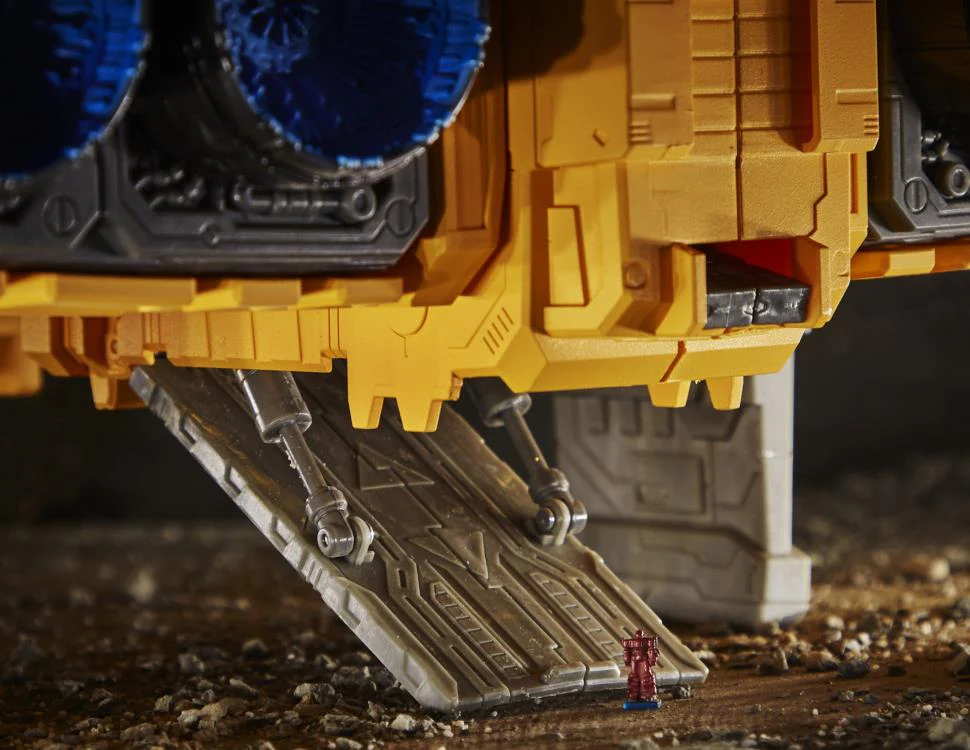 Transformers WFC: Kingdom Titan WFC-K30 Autobot Ark - Image 7